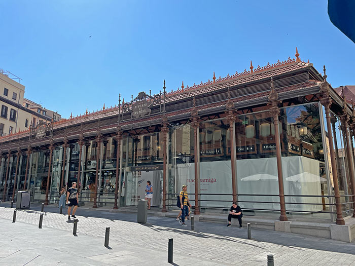 Mercado de San Miguel Madrid, dónde comer en Madrid, mercados de Madrid, errores al visitar Madrid, visitar Madrid, qué ver en Madrid, imprescindibles de Madrid, qué hacer en Madrid, guía de Madrid, dónde comer en Madrid, tapas en Madrid, alojamiento barato en Madrid, mejores barrios de Madrid, turismo en Madrid, moverse por Madrid, museos de Madrid, planes en Madrid para turistas, 