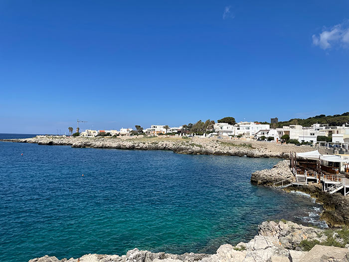 Panorámica de Santa Maria al Bagno, Salento, Santa Maria al Bagno, Salento Puglia, Qué ver en Santa Maria al Bagno, Playas de Santa Maria al Bagno, Turismo en Santa Maria al Bagno, Santa Maria al Bagno Italia, Hoteles en Santa Maria al Bagno, Nardò Puglia, Gallipoli Puglia, Porto Selvaggio Salento, Quattro Colonne, Museo de la Memoria y la Acogida, Dónde comer en Santa Maria al Bagno, Ruta por el Salento, Alquiler vacacional Santa Maria al Bagno, Mejores calas de Puglia, Cómo llegar a Santa Maria al Bagno, Santa Maria al Bagno Nardò, Mapa de Santa Maria al Bagno, Restaurantes Santa Maria al Bagno
