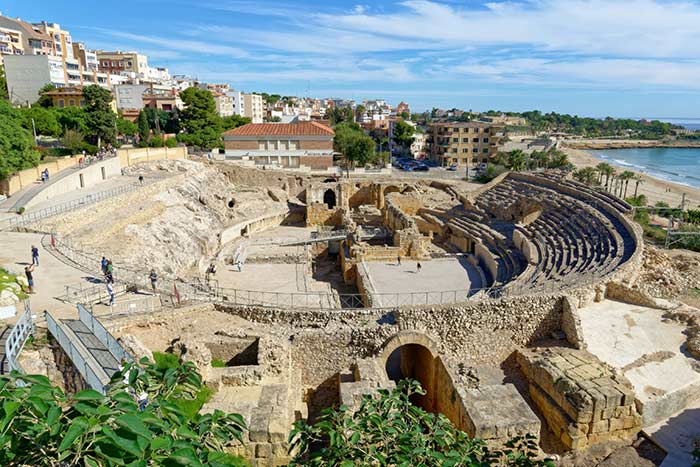 Que ver en la Costa Dorada: 5 lugares imprescindibles 5 qué ver en la costa dorada en 3 días, pueblos más bonitos de la costa dorada, costa dorada turismo, qué hacer en la costa dorada, calas escondidas costa dorada, viajar a tarragona en tren, cómo llegar a la costa dorada, tarragona romana qué ver, altafulla playas, qué ver en cambrils, calas de salou tranquilas, delta del ebro qué visitar, la ràpita tarragona, miravet tarragona, excursiones costa dorada tren
