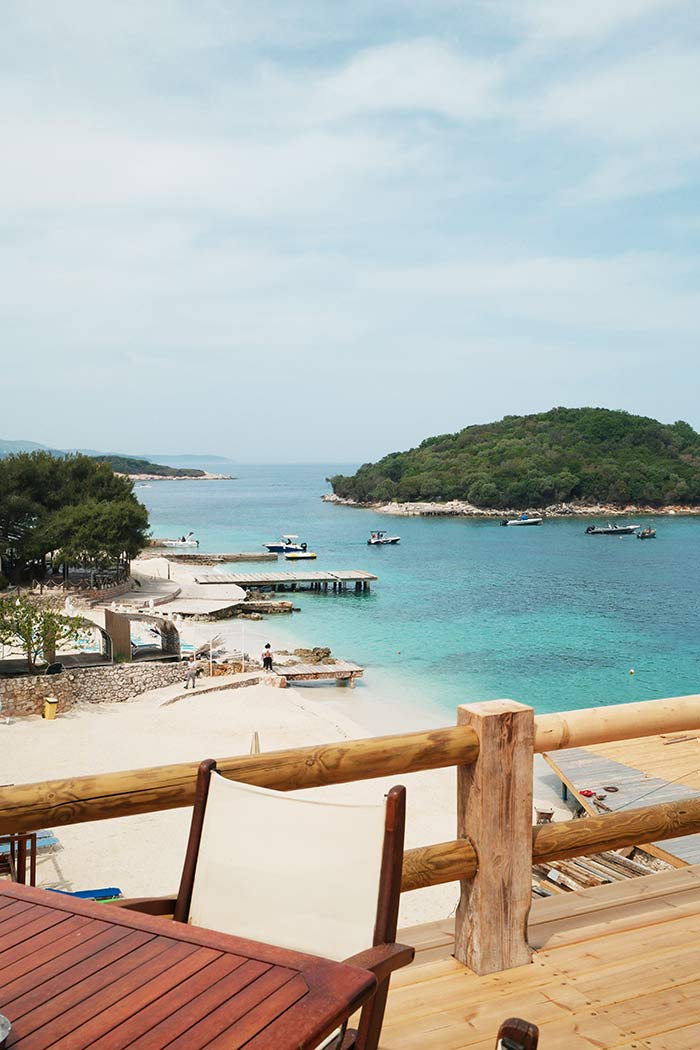 Playa de Ksamil en Albania, Europa del Este, Riviera Albanesa, cómo tener internet en albania , mejor esim para albania, roaming en albania vodafone, tarjeta sim albania aeropuerto, internet en albania movistar, que tarjeta sim comprar en albania, internet movil albania, viajar a albania por libre, requisitos para viajar a albania desde españa, playas de albania mas bonitas, que ver en albania en 7 dias, moneda de albania propinas, es seguro viajar a albania sola, alquilar coche en albania opiniones