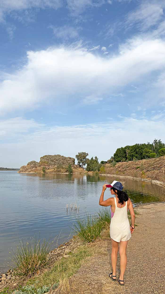 Dónde bañarse en Extremadura: las mejores playas, piscinas naturales y embalses para un verano diferente 13 Embalse de Alange, Badajoz, Extremadura en verano