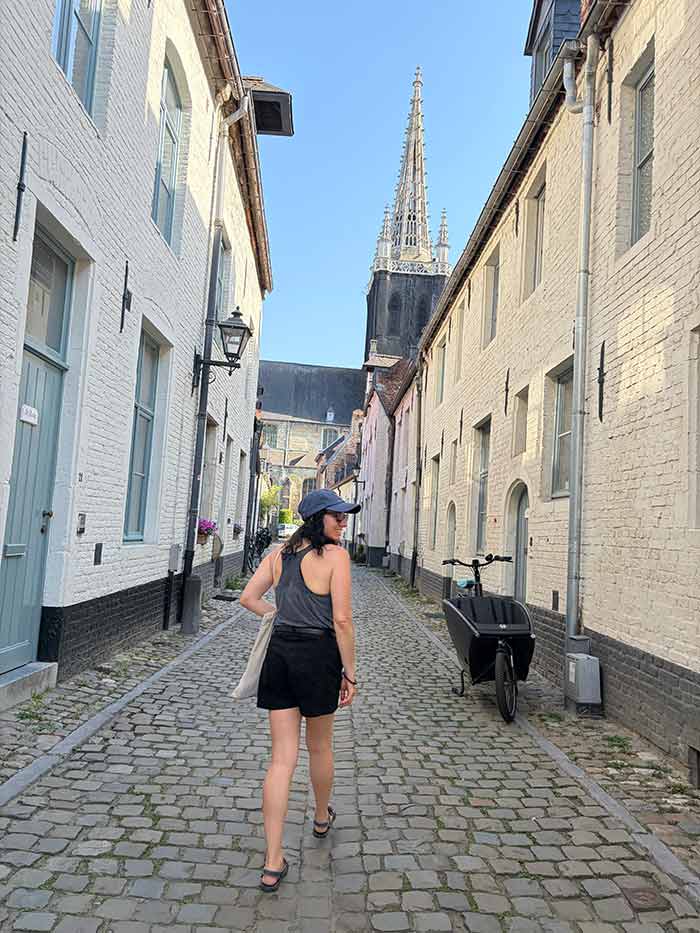 Gran Beguinaje de Lovaina,pueblos con encanto en Flandes, ciudades más bonitas de Flandes, qué ver en Lovaina en un día, qué hacer en Malinas Bélgica, itinerario por Flandes en tren, ciudades alternativas en Bélgica, Lovaina y Malinas en dos días, mejores beguinajes de Flandes, visitar la fábrica Het Anker Malinas, subir a la torre de San Rumoldo, ruta ciclista por Lovaina, ayuntamiento de Lovaina gótico, excursiones desde Bruselas en tren, dónde alojarse en Malinas centro, seguro de viaje para Bélgica, viajar por libre a Flandes, mapa turístico de Lovaina