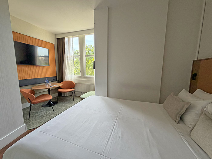 Hoteles en Ámsterdam, Ámsterdam en 2 días, qué ver en Ámsterdam en 2 días, itinerario Ámsterdam 48 horas, guía de viaje de Ámsterdam, qué hacer en Ámsterdam en 3 días, visitar Ámsterdam en un fin de semana, mejores museos de Ámsterdam, tarjeta turística de Ámsterdam opiniones, ruta por los canales de Ámsterdam, qué ver en Ámsterdam Norte, visitar el STRAAT Museum, puentes iluminados de Ámsterdam, consejos para visitar el Rijksmuseum, dónde alojarse en el centro de Ámsterdam, seguro de viaje para Holanda, viajar a Ámsterdam por libre 