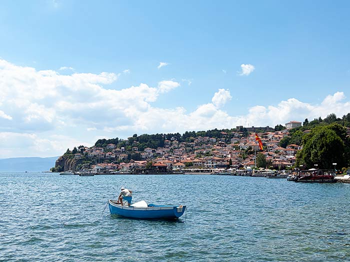 Qué ver en Macedonia: los mejores lugares y el secreto mejor guardado de los Balcanes 10 qué ver en Ohrid, lago Ohrid, qué ver en Macedonia, qué hacer en Macedonia del Norte, viajar a Macedonia por libre, qué ver en Skopje, Parque Nacional de Mavrovo, Boda de Galicnik julio, Galicka Svadba festival, vuelos España Macedonia, moneda de Macedonia del Norte, requisitos para viajar a Macedonia, lago Ohrid playas, mejores iglesias de Ohrid, antiguo bazar de Skopje, ruta por los Balcanes en coche, qué ver en Macedonia en una semana, Bazar en Skopje, Macedonia del Norte