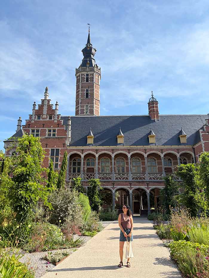 Palacio Margarita de Austria, Malinas, Flandes, qué ver en Malinas, pueblos con encanto en Flandes, ciudades más bonitas de Flandes, qué hacer en Malinas Bélgica, itinerario por Flandes en tren, ciudades alternativas en Bélgica, Lovaina y Malinas en dos días, mejores beguinajes de Flandes, visitar la fábrica Het Anker Malinas, subir a la torre de San Rumoldo, excursiones desde Bruselas en tren, dónde alojarse en Malinas centro, seguro de viaje para Bélgica, viajar por libre a Flandes, qué hacer en Malinas 
