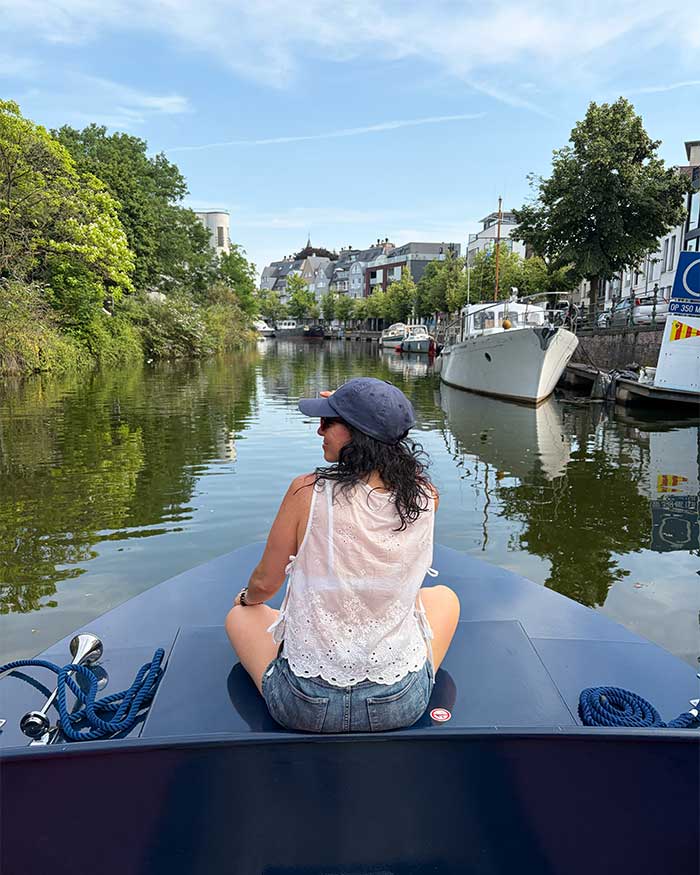 Paseo en barco por el río Dyle en Malinas, Flandes