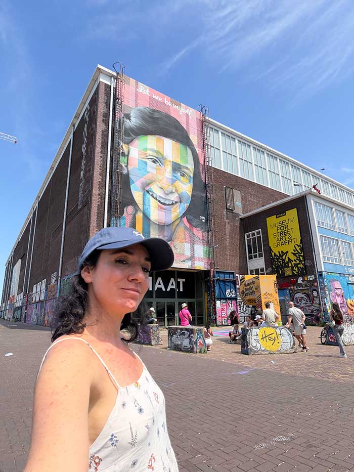 STRAAT Museum, Museo de arte urbano más grande del mundo, Ámsterdam en 2 días, qué ver en Ámsterdam en 2 días, itinerario Ámsterdam 48 horas, guía de viaje de Ámsterdam, qué hacer en Ámsterdam en 3 días, visitar Ámsterdam en un fin de semana, mejores museos de Ámsterdam, tarjeta turística de Ámsterdam opiniones, ruta por los canales de Ámsterdam, qué ver en Ámsterdam Norte, visitar el STRAAT Museum, puentes iluminados de Ámsterdam, consejos para visitar el Rijksmuseum, dónde alojarse en el centro de Ámsterdam, seguro de viaje para Holanda, viajar a Ámsterdam por libre