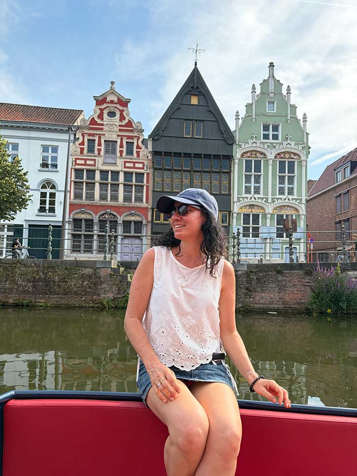 pueblos con encanto en Flandes, ciudades más bonitas de Flandes, qué ver en Lovaina en un día, qué hacer en Malinas Bélgica, itinerario por Flandes en tren, ciudades alternativas en Bélgica, Lovaina y Malinas en dos días, mejores beguinajes de Flandes, visitar la fábrica Het Anker Malinas, subir a la torre de San Rumoldo, ruta ciclista por Lovaina, ayuntamiento de Lovaina gótico, excursiones desde Bruselas en tren, dónde alojarse en Malinas centro, seguro de viaje para Bélgica, viajar por libre a Flandes, mapa turístico de Lovaina