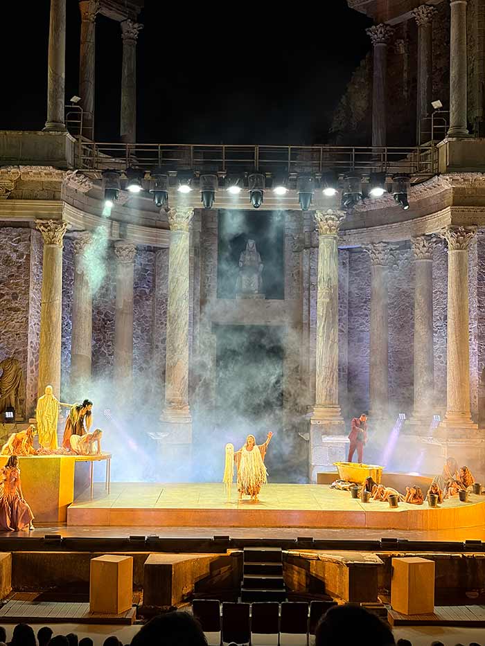 Dónde bañarse en Extremadura: las mejores playas, piscinas naturales y embalses para un verano diferente 16 Festival de teatro clásico de Mérida, dónde bañarse en Extremadura , dónde bañarse en Extremadura en verano, mejores zonas de baño en Extremadura, mejores playas de Extremadura, playas de interior en Extremadura, playas de agua dulce en Extremadura, piscinas naturales en Extremadura, embalses para bañarse en Extremadura, charcos naturales en Extremadura, playa de Orellana, playa de Peloche, Charco La Nutria Cañamero, embalse García de Sola, embalse de Alange, balneario de Alange, playas con bandera azul en Extremadura, qué hacer en Extremadura en verano, astroturismo en Trujillo, festival teatro clásico Mérida, mejores playas de interior en España, playas de agua dulce en España,
