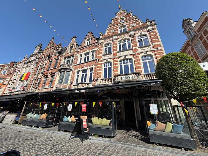 Oude Markt, el bar más grande del mundo, Lovaina, Flandes