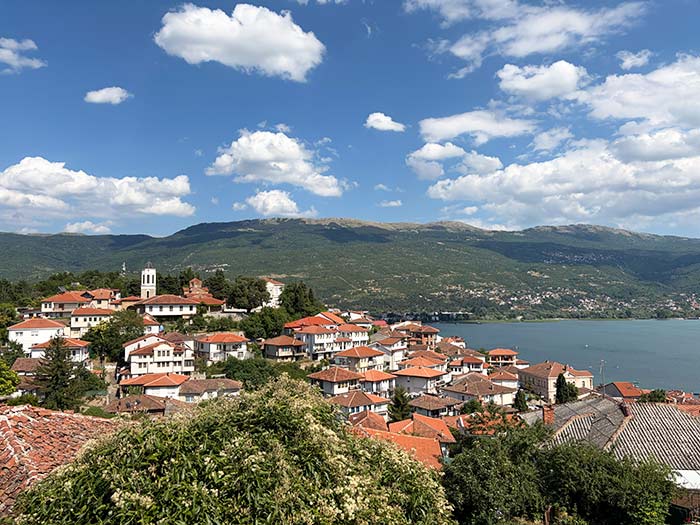 Qué ver en Macedonia: los mejores lugares y el secreto mejor guardado de los Balcanes 3 qué ver en Macedonia, qué hacer en Macedonia del Norte, viajar a Macedonia por libre, qué ver en Skopje, qué ver en Ohrid, Parque Nacional de Mavrovo, Boda de Galicnik julio, Galicka Svadba festival, vuelos España Macedonia, moneda de Macedonia del Norte, requisitos para viajar a Macedonia, lago Ohrid playas, mejores iglesias de Ohrid, antiguo bazar de Skopje, ruta por los Balcanes en coche, qué ver en Macedonia en una semana
