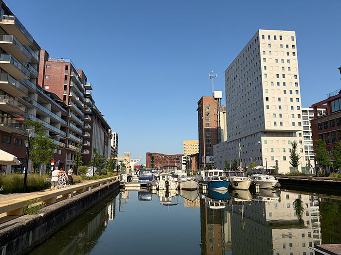 Qué ver en Lovaina, la joya de Flandes que muchos pasan por alto 16 barrio de Vaartkom Lovaina, Qué ver en Lovaina, LOVAINA Bélgica, Lovaina Flandes, mejores pueblos de Flandes, pueblos más bonitos de Bélgica, ciudades más bonitas de Bélgica, qué hacer en Lovaina en un día, Lovaina desde Bruselas en tren, Universidad de Lovaina historia, visitar Ayuntamiento de Lovaina, Gran Beguinaje Lovaina entradas, Biblioteca de Lovaina torre, cómo llegar a Lovaina en tren, Oude Markt el bar más largo de Europa, mejores cervecerías en Lovaina, Lovaina Flandes consejos, Dirk Bouts última cena Lovaina, Castillo de Arenberg Heverlee, rutas en bicicleta Lovaina, excursiones cerca de Bruselas, precio tren Bruselas Lovaina 2026.