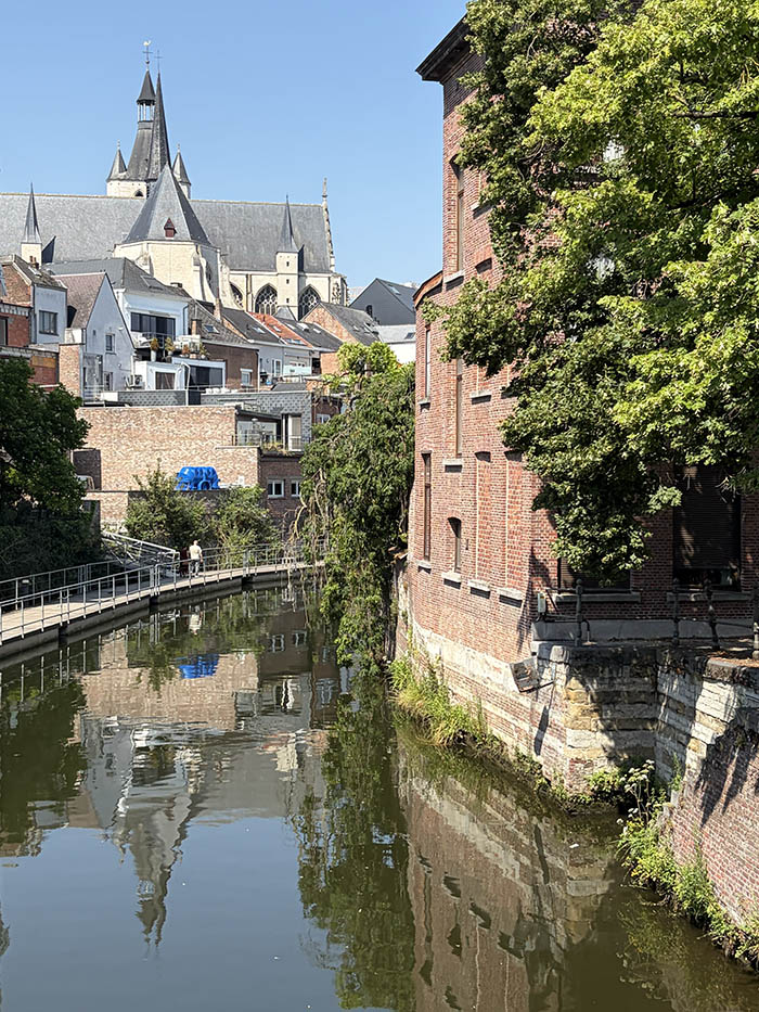 Iglesia de San Juan Malinas, Qué ver en Malinas, Flandes, Bélgica, qué ver en malinas, qué ver en malinas en un día, qué hacer en malinas bélgica, malinas desde bruselas, catedral de san rumoldo malinas, palacio de margarita de austria malinas, fabrica de cerveza het anker, dijlepad malinas, beguinaje de malinas, dónde comer en malinas, dónde dormir en malinas, qué ver cerca de malinas, excursión a malinas, transporte de bruselas a malinas, mapa turístico de malinas, qué ver en Bélgica, ruta por pueblos bonitos de Bélgica, 