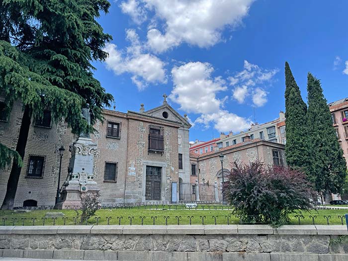 Qué hacer en una escala en Madrid: itinerario para exprimir 6 horas o más (y no perder tu vuelo) 6 qué hacer en una escala en Madrid, escala en Madrid, escala de 6 horas en Madrid, de Barajas al centro en escala, itinerario escala Madrid express, qué ver en Madrid en 5 horas, maletas consigna Barajas Madrid, escala larga en Madrid Barajas, metro de Madrid aeropuerto al centro, autobús exprés aeropuerto Madrid precio, qué ver cerca de atocha escala, escala Madrid civitatis, itinerario Madrid Express tránsito, ver Madrid en pocas horas, tarjeta transporte Madrid aeropuerto, escala en Madrid qué visitar