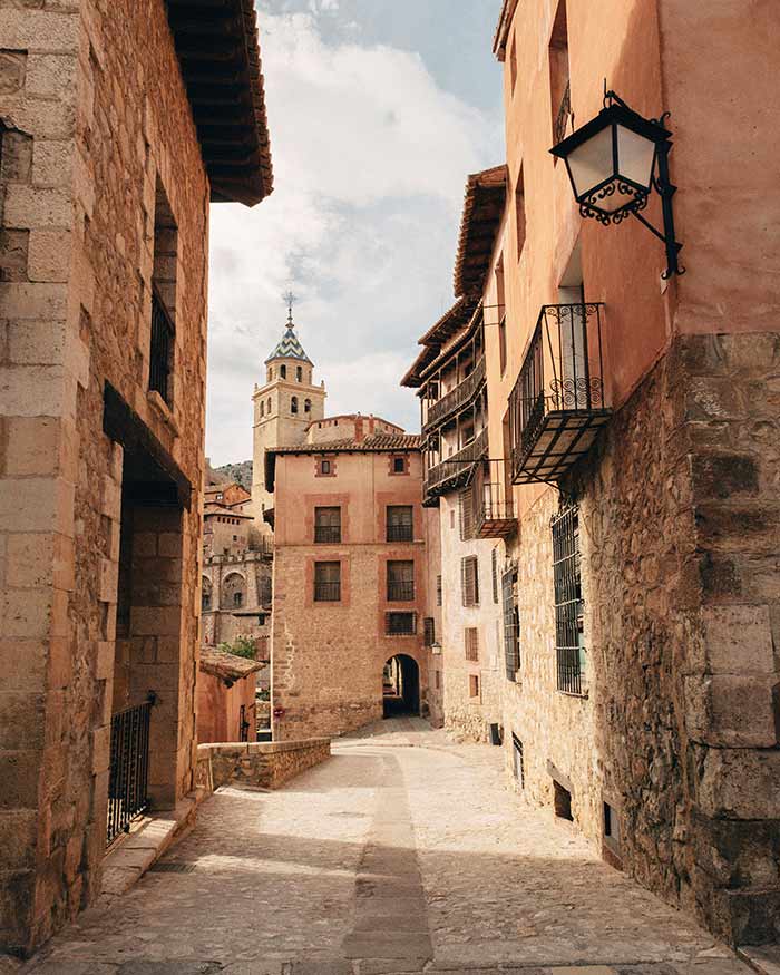 Escapadas Puente del Pilar: ideas para viajar en octubre según tu tiempo, presupuesto y tipo de viaje 19 Albarracín Teruel, Puente de octubre 2026, Puente del Pilar 2026, escapadas puente del pilar, dónde ir en el puente del pilar, destinos puente de octubre, escapadas octubre españa, viajes baratos puente de octubre, escapadas en pareja octubre, dónde hace buen tiempo en octubre en españa, escapadas rurales octubre, escapadas de 3 dias en octubre, pueblos bonitos para visitar en otoño, escapadas puente del pilar norte de españa, viajes octubre europa 4 dias, escapadas puente del pilar con niños, mejores destinos otoño españa, escapadas cerca de madrid en octubre,