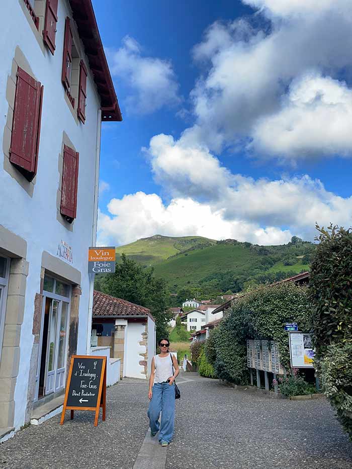 Qué ver en Ainhoa: guía del pueblo bastida del País Vasco francés 11 calles de Ainhoa Francia, País Vasco Francés