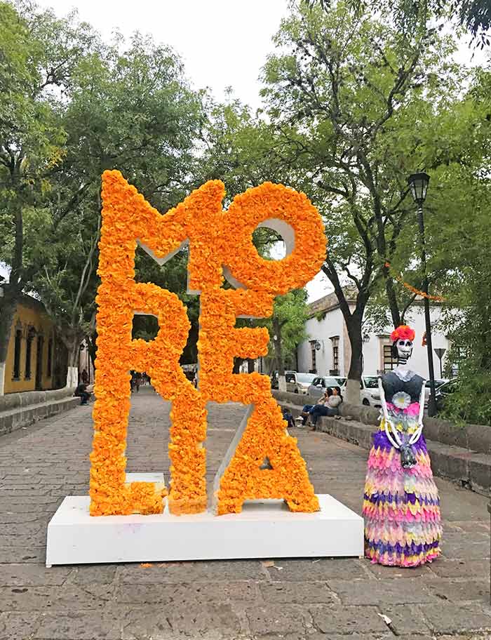 Ruta de Día de Muertos en Michoacán por libre: itinerario (2026) 10 Morelia Michoacán, Morelia en Día de Muertos, ruta de Día de Muertos en Michoacán, ruta de Día de Muertos por Michoacán, itinerario Día de Muertos Michoacán, Michoacán en Día de Muertos, qué hacer en Michoacán en Día de Muertos, qué ver en Michoacán en Día de Muertos, dónde celebrar el Día de Muertos en Michoacán, lugares para visitar en Michoacán en Día de Muertos, pueblos de Michoacán para Día de Muertos, mejores lugares para vivir el Día de Muertos en Michoacán, Noche de Muertos en Michoacán, Noche de Ánimas en Michoacán, Día de Muertos en Pátzcuaro, Día de Muertos en Janitzio, Día de Muertos en Tzintzuntzan, Día de Muertos en Santa Fe de la Laguna, Día de Muertos en Cuanajo, Día de Muertos en Capula, ruta de Coco en Michoacán, Ruta de Coco en México, lugares de Coco en México, pueblos que inspiraron Coco, escenarios de Coco en México, viaje a Michoacán en Día de Muertos, viajar a Michoacán en Día de Muertos, cómo llegar a Michoacán para Día de Muertos, dónde dormir en Michoacán en Día de Muertos, cuántos días ir a Michoacán en Día de Muertos, qué hacer el 1 de noviembre en Michoacán, qué hacer el 2 de noviembre en Michoacán, panteones de Michoacán Día de Muertos, velación de Día de Muertos en Michoacán, tradición purépecha Día de Muertos, pueblos purépechas Día de Muertos, Lago de Pátzcuaro Día de Muertos, Janitzio Día de Muertos cómo llegar, Pátzcuaro Janitzio Tzintzuntzan Día de Muertos