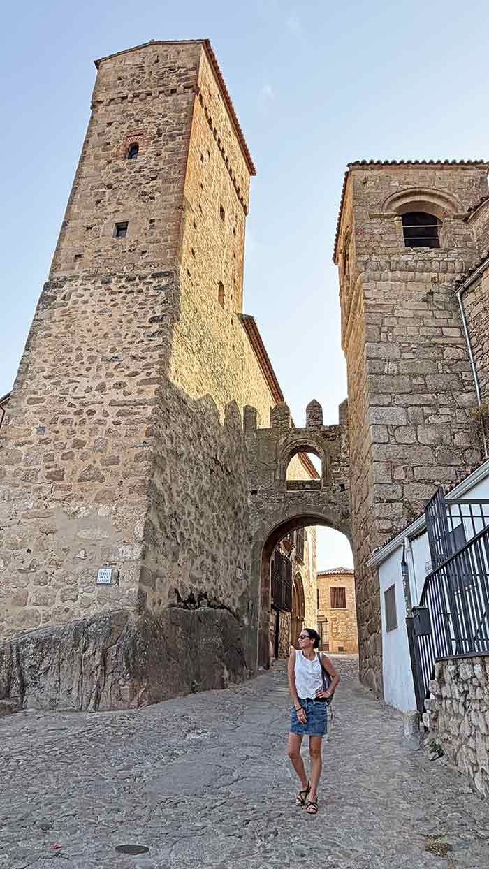 Qué ver en Trujillo, guía de la cuna de conquistadores y plató de Juego de Tronos 7 Muralla de Trujillo Cáceres Extremadura, qué ver en Trujillo, qué ver en trujillo cáceres, qué ver en trujillo en un día, castillo de trujillo entradas, plaza mayor de trujillo, palacio de la conquista trujillo, iglesia santa maría la mayor trujillo, dónde comer en trujillo, hotel izan trujillo, aparcar en trujillo, aljibe de altamirano trujillo, casa museo pizarro trujillo, feria del queso trujillo, juego de tronos trujillo escenarios, iglesia san martín trujillo, rutas por trujillo y alrededores, palacio duques de san carlos trujillo, qué ver cerca de trujillo