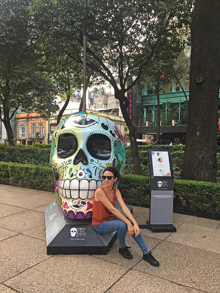 Ruta de Día de Muertos en Michoacán por libre: itinerario (2026) 6 Ciudad de México en Día de Muertos, ruta de Día de Muertos en Michoacán, ruta de Día de Muertos por Michoacán, itinerario Día de Muertos Michoacán, Michoacán en Día de Muertos, qué hacer en Michoacán en Día de Muertos, qué ver en Michoacán en Día de Muertos, dónde celebrar el Día de Muertos en Michoacán, lugares para visitar en Michoacán en Día de Muertos, pueblos de Michoacán para Día de Muertos, mejores lugares para vivir el Día de Muertos en Michoacán, Noche de Muertos en Michoacán, Noche de Ánimas en Michoacán, Día de Muertos en Pátzcuaro, Día de Muertos en Janitzio, Día de Muertos en Tzintzuntzan, Día de Muertos en Santa Fe de la Laguna, Día de Muertos en Cuanajo, Día de Muertos en Capula, ruta de Coco en Michoacán, Ruta de Coco en México, lugares de Coco en México, pueblos que inspiraron Coco, escenarios de Coco en México, viaje a Michoacán en Día de Muertos, viajar a Michoacán en Día de Muertos, cómo llegar a Michoacán para Día de Muertos, dónde dormir en Michoacán en Día de Muertos, cuántos días ir a Michoacán en Día de Muertos, qué hacer el 1 de noviembre en Michoacán, qué hacer el 2 de noviembre en Michoacán, panteones de Michoacán Día de Muertos, velación de Día de Muertos en Michoacán, tradición purépecha Día de Muertos, pueblos purépechas Día de Muertos, Lago de Pátzcuaro Día de Muertos, Janitzio Día de Muertos cómo llegar, Pátzcuaro Janitzio Tzintzuntzan Día de Muertos