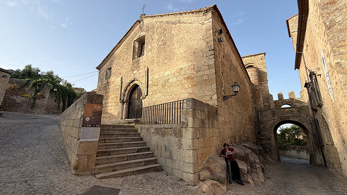 Qué ver en Trujillo, guía de la cuna de conquistadores y plató de Juego de Tronos 12 Iglesia de Santiago, Trujillo, Cáceres, Extremadura, qué ver en Trujillo, qué ver en trujillo cáceres, qué ver en trujillo en un día, castillo de trujillo entradas, plaza mayor de trujillo, palacio de la conquista trujillo, iglesia santa maría la mayor trujillo, dónde comer en trujillo, hotel izan trujillo, aparcar en trujillo, aljibe de altamirano trujillo, casa museo pizarro trujillo, feria del queso trujillo, juego de tronos trujillo escenarios, iglesia san martín trujillo, rutas por trujillo y alrededores, palacio duques de san carlos trujillo, qué ver cerca de trujillo