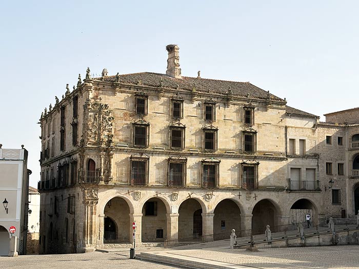 Qué ver en Trujillo, guía de la cuna de conquistadores y plató de Juego de Tronos 10 qué ver en Trujillo, qué ver en trujillo cáceres, qué ver en trujillo en un día, castillo de trujillo entradas, plaza mayor de trujillo, palacio de la conquista trujillo, iglesia santa maría la mayor trujillo, dónde comer en trujillo, hotel izan trujillo, aparcar en trujillo, aljibe de altamirano trujillo, casa museo pizarro trujillo, feria del queso trujillo, juego de tronos trujillo escenarios, iglesia san martín trujillo, rutas por trujillo y alrededores, palacio duques de san carlos trujillo, qué ver cerca de trujillo