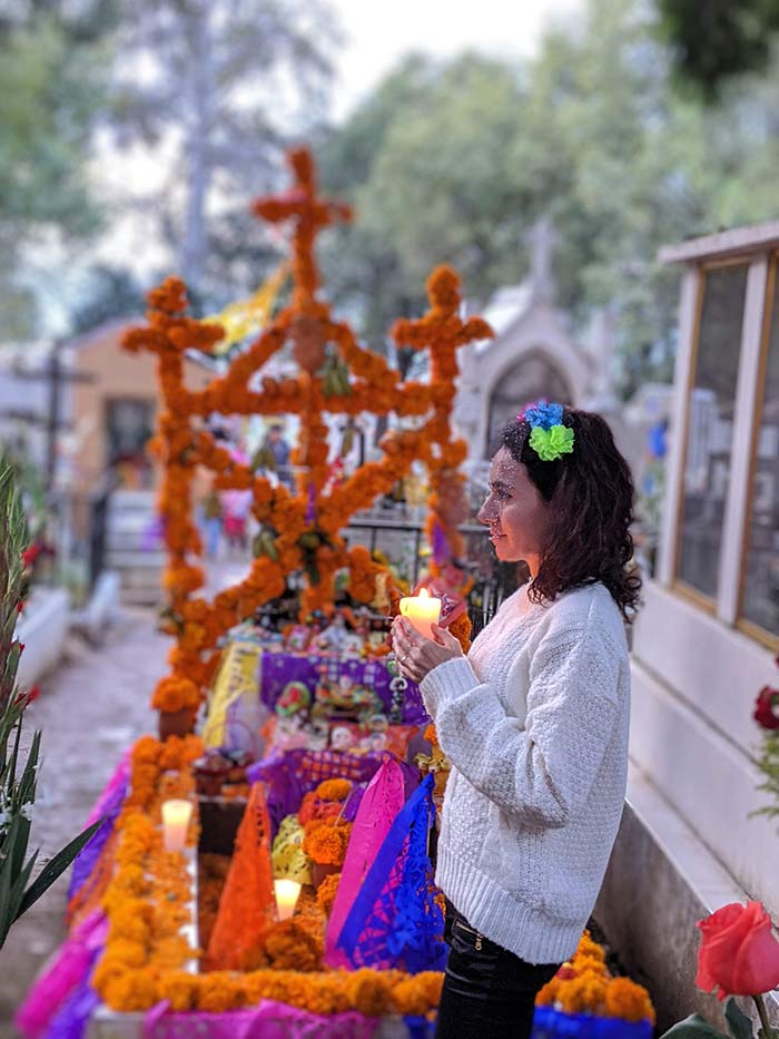 Ruta de Día de Muertos en Michoacán por libre: itinerario (2026) 3 ruta de Día de Muertos en Michoacán, ruta de Día de Muertos por Michoacán, itinerario Día de Muertos Michoacán, Michoacán en Día de Muertos, qué hacer en Michoacán en Día de Muertos, qué ver en Michoacán en Día de Muertos, dónde celebrar el Día de Muertos en Michoacán, lugares para visitar en Michoacán en Día de Muertos, pueblos de Michoacán para Día de Muertos, mejores lugares para vivir el Día de Muertos en Michoacán, Noche de Muertos en Michoacán, Noche de Ánimas en Michoacán, Día de Muertos en Pátzcuaro, Día de Muertos en Janitzio, Día de Muertos en Tzintzuntzan, Día de Muertos en Santa Fe de la Laguna, Día de Muertos en Cuanajo, Día de Muertos en Capula, ruta de Coco en Michoacán, Ruta de Coco en México, lugares de Coco en México, pueblos que inspiraron Coco, escenarios de Coco en México, viaje a Michoacán en Día de Muertos, viajar a Michoacán en Día de Muertos, cómo llegar a Michoacán para Día de Muertos, dónde dormir en Michoacán en Día de Muertos, cuántos días ir a Michoacán en Día de Muertos, qué hacer el 1 de noviembre en Michoacán, qué hacer el 2 de noviembre en Michoacán, panteones de Michoacán Día de Muertos, velación de Día de Muertos en Michoacán, tradición purépecha Día de Muertos, pueblos purépechas Día de Muertos, Lago de Pátzcuaro Día de Muertos, Janitzio Día de Muertos cómo llegar, Pátzcuaro Janitzio Tzintzuntzan Día de Muertos