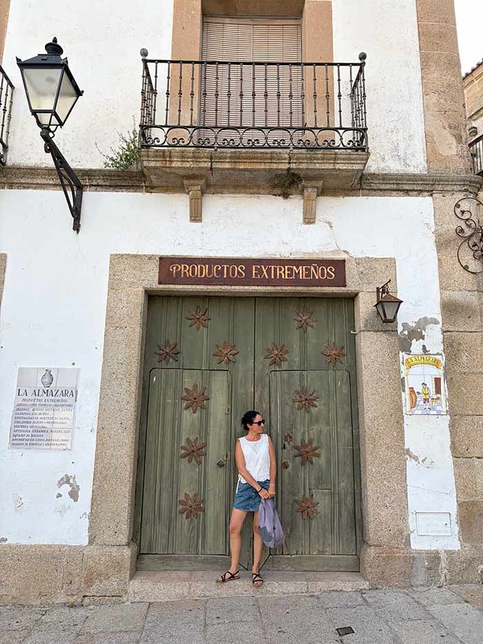 Qué ver en Trujillo, guía de la cuna de conquistadores y plató de Juego de Tronos 9 qué ver en Trujillo, qué ver en trujillo cáceres, qué ver en trujillo en un día, castillo de trujillo entradas, plaza mayor de trujillo, palacio de la conquista trujillo, iglesia santa maría la mayor trujillo, dónde comer en trujillo, hotel izan trujillo, aparcar en trujillo, aljibe de altamirano trujillo, casa museo pizarro trujillo, feria del queso trujillo, juego de tronos trujillo escenarios, iglesia san martín trujillo, rutas por trujillo y alrededores, palacio duques de san carlos trujillo, qué ver cerca de trujillo